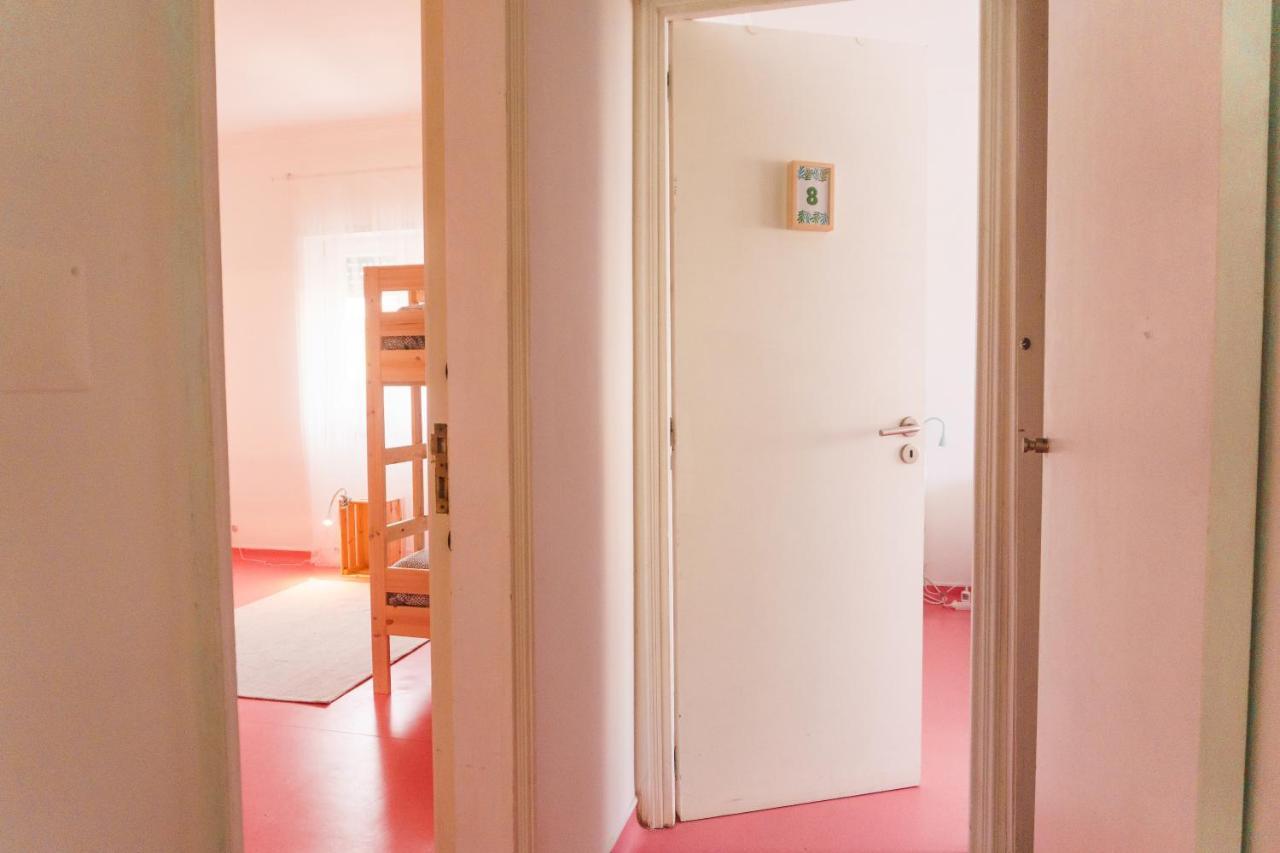 Hospedium Hostel Republica Surf House Эрисейра Экстерьер фото