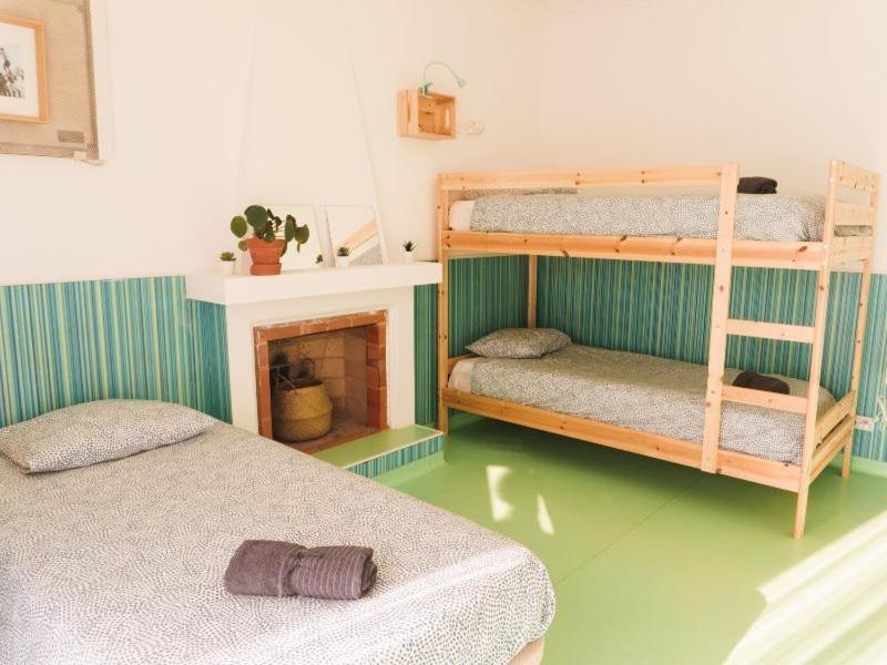 Hospedium Hostel Republica Surf House Эрисейра Экстерьер фото